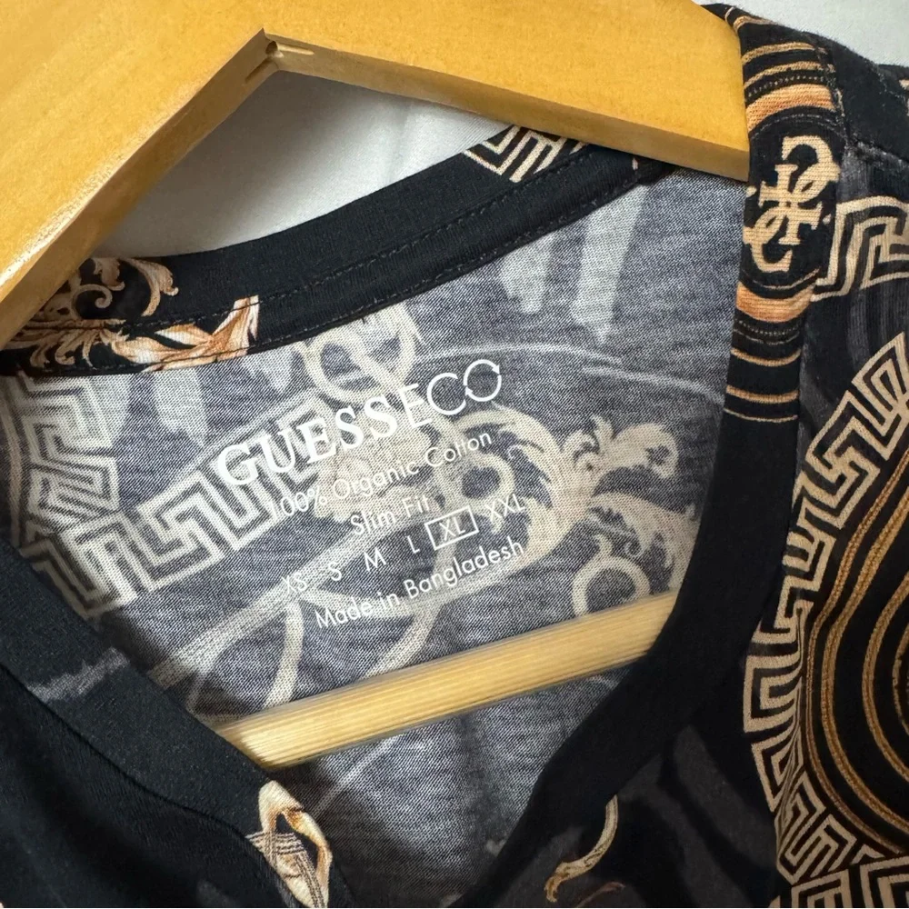 Guesseco(XL) men’s slim fit black gold chain cotton tee shirt - Picture 4 of 5